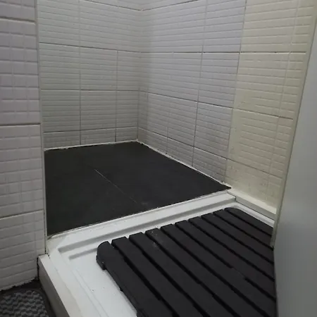 אכסניה Invictus