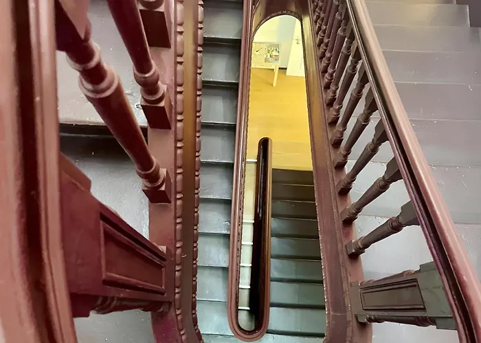 Invictus بيت شباب