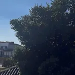 Onefam Clerigos אכסניה