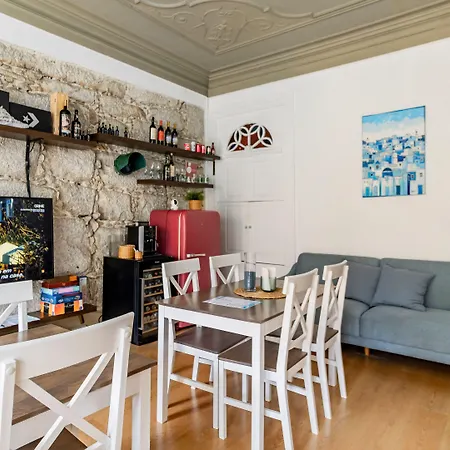 Onefam Clerigos Albergue *