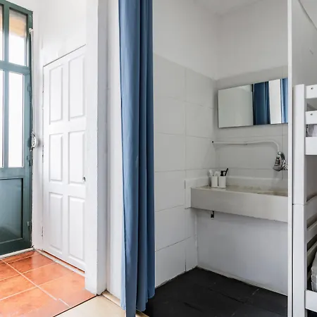Onefam Clerigos Albergue Porto