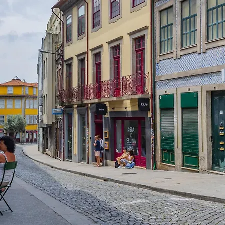 Onefam Clerigos Albergue Porto