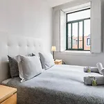 Onefam Clerigos Albergue