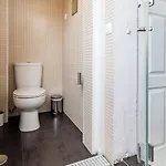 Onefam Clerigos Albergue Porto